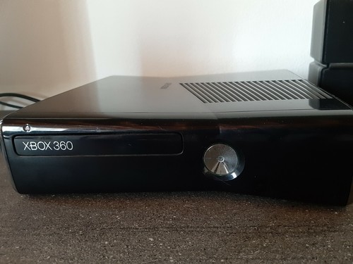 Xbox 360 console slim usata